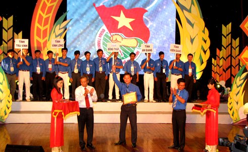Vietnam premia a 300 jóvenes del campo más destacados